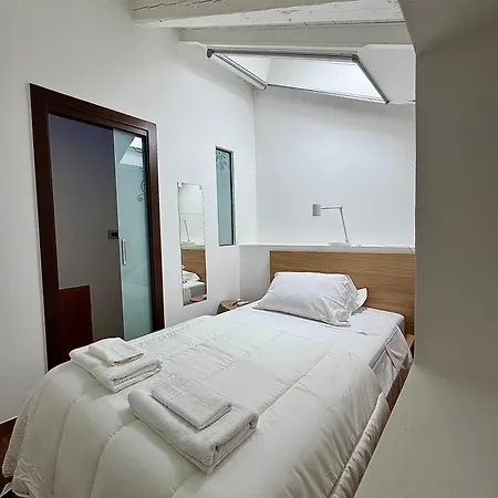 Dimora Petruzzelli * باري